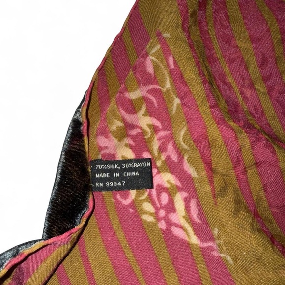 Elegant Black Floral Patterned Scarf with Fringe - Picture 2 of 3